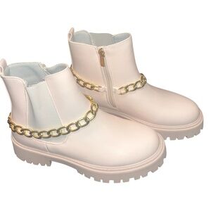NWOT Mata Chic Blush Pink Ankle Boots with Gold Chain